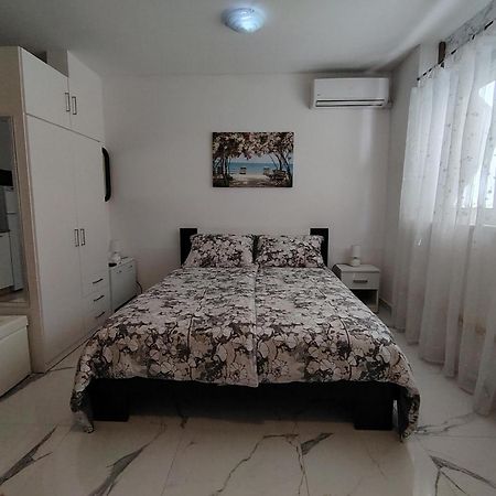 Studio-Apartman Ella 波雷奇 外观 照片