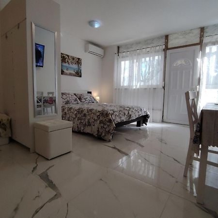 Studio-Apartman Ella 波雷奇 外观 照片