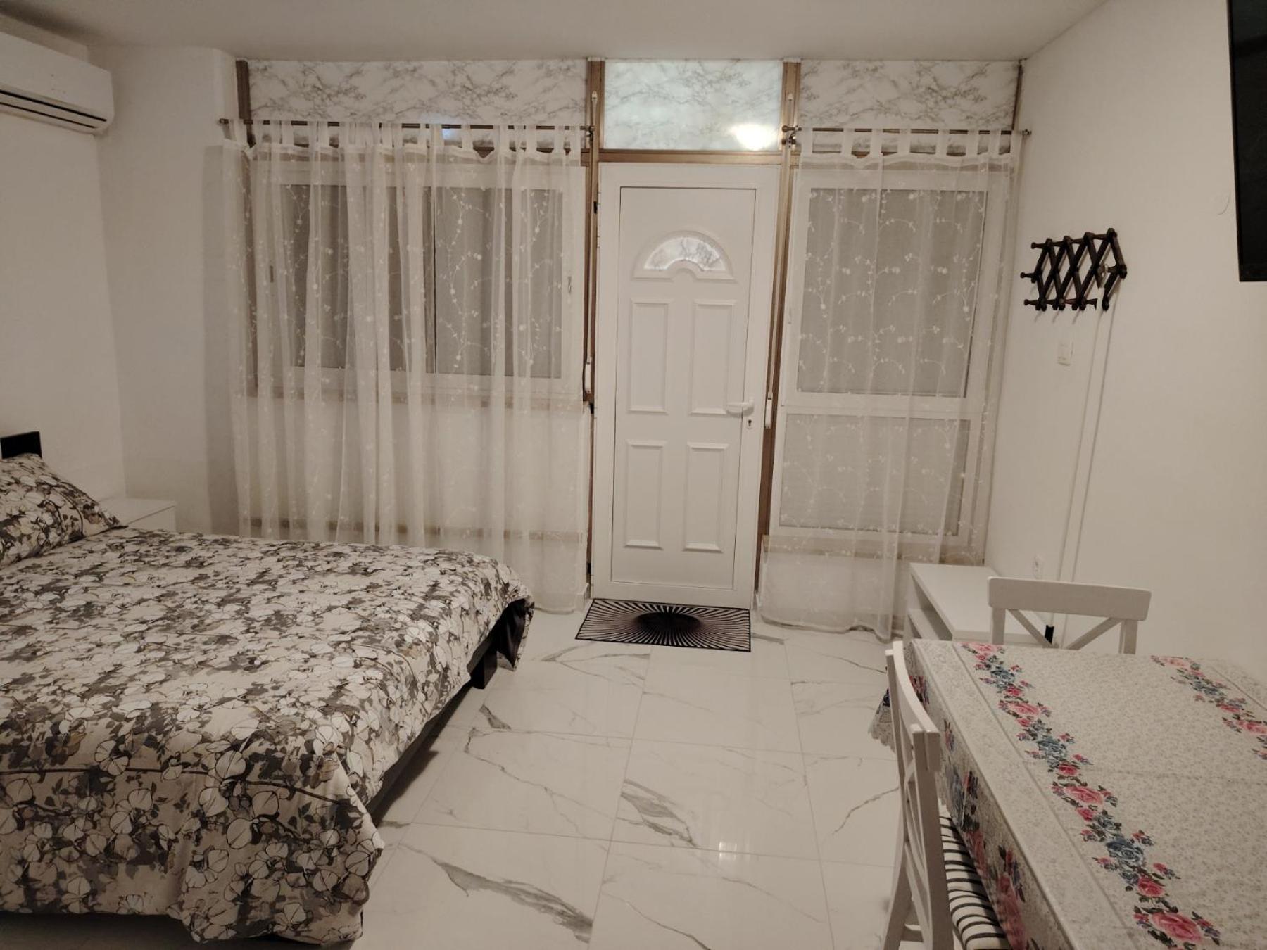 Studio-Apartman Ella 波雷奇 外观 照片