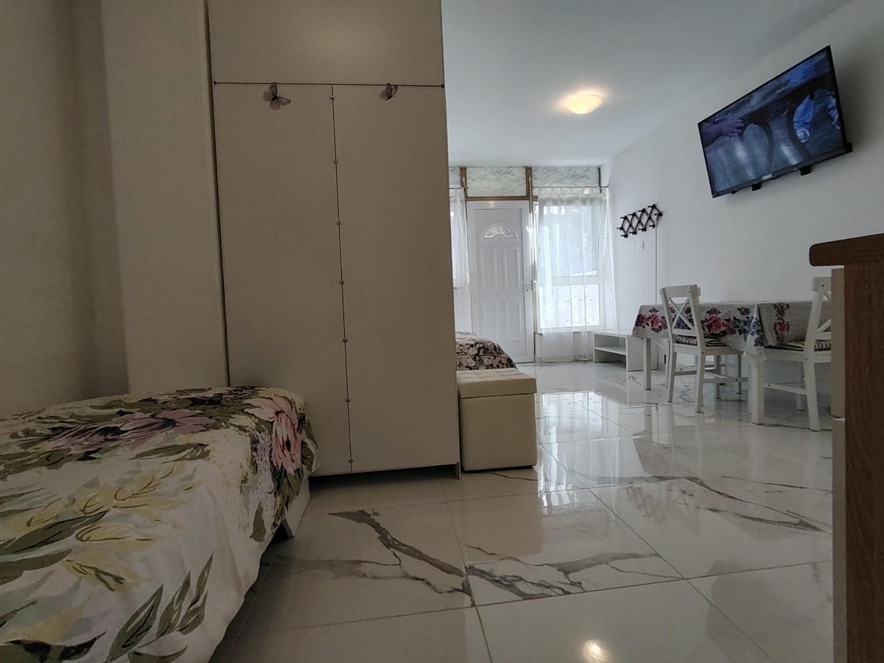 Studio-Apartman Ella 波雷奇 外观 照片