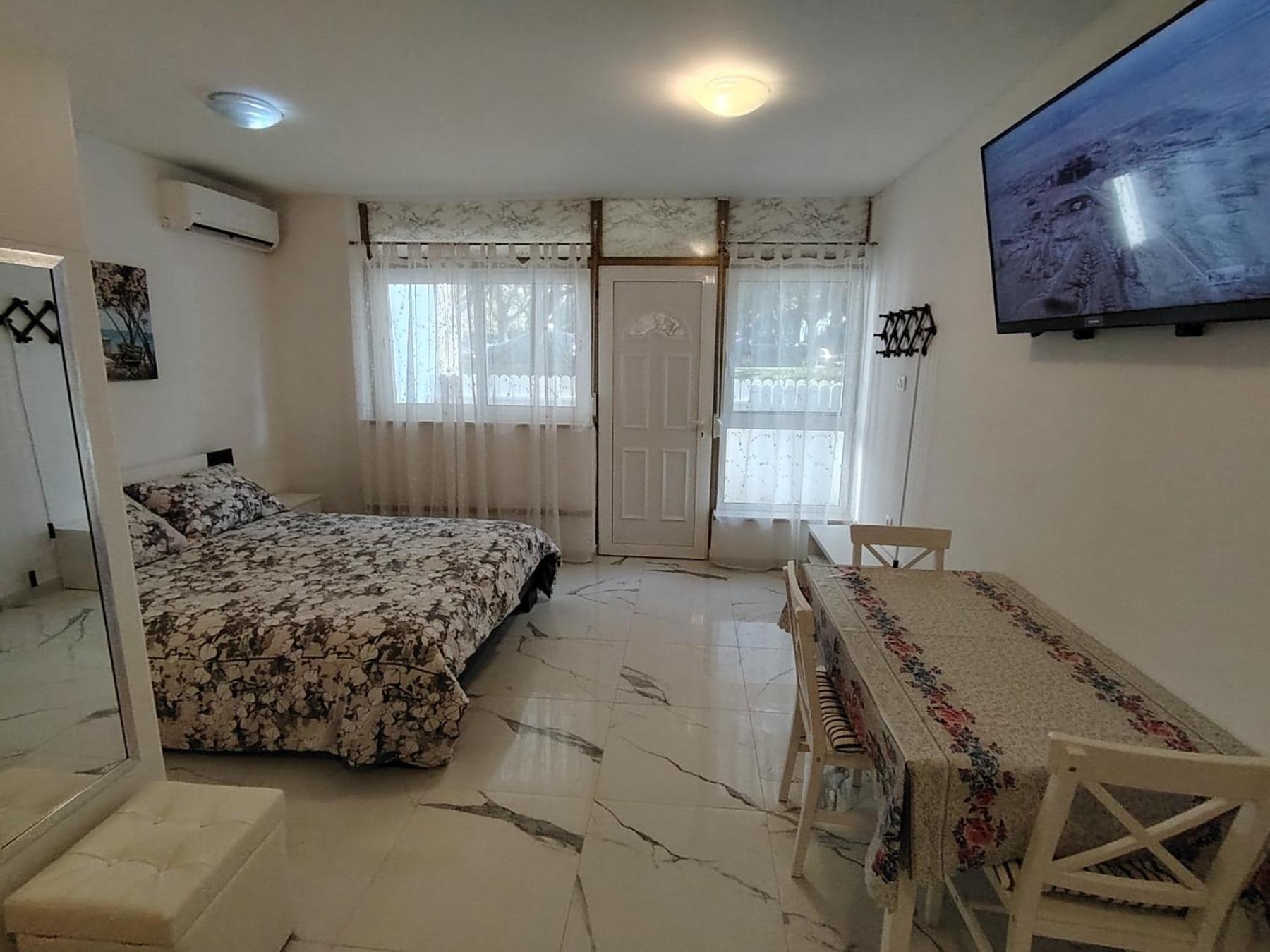Studio-Apartman Ella 波雷奇 外观 照片